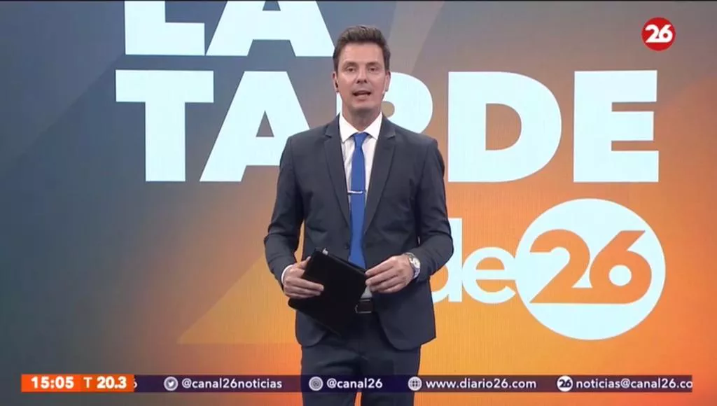 Santiago es conductor del noticiero de la tarde de Canal 26 Santiago es conductor del noticiero de la tarde de Canal 26
