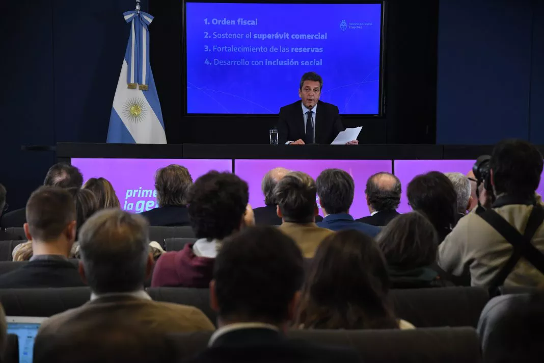 03-08-2022_el_ministro_de_economia_sergio-1068x712