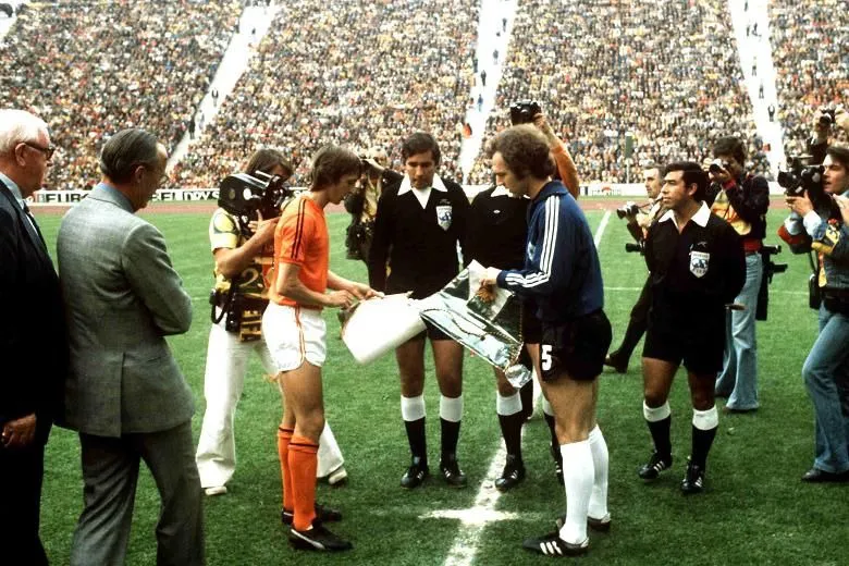 Johan Cruyff y Franz Beckenbauer durante la final del Mundial 1974 Johan Cruyff y Franz Beckenbauer durante la final del Mundial 1974 Johan Cruyff y Franz Beckenbauer durante la final del Mundial 1974